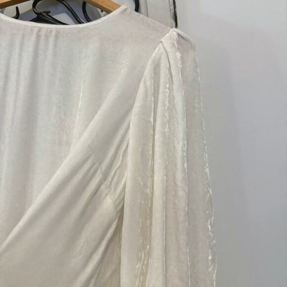 Velvet by Graham & Spencer Nancy Silk Velvet Top Ivory White Large Quiet Luxury - Picture 4 of 11